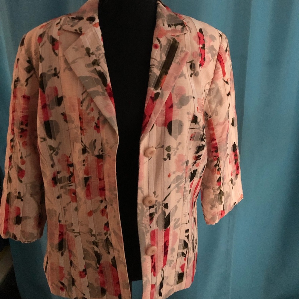 Midnight velvet brand short 3 button blazer. Sleeves are over 3/4 long
